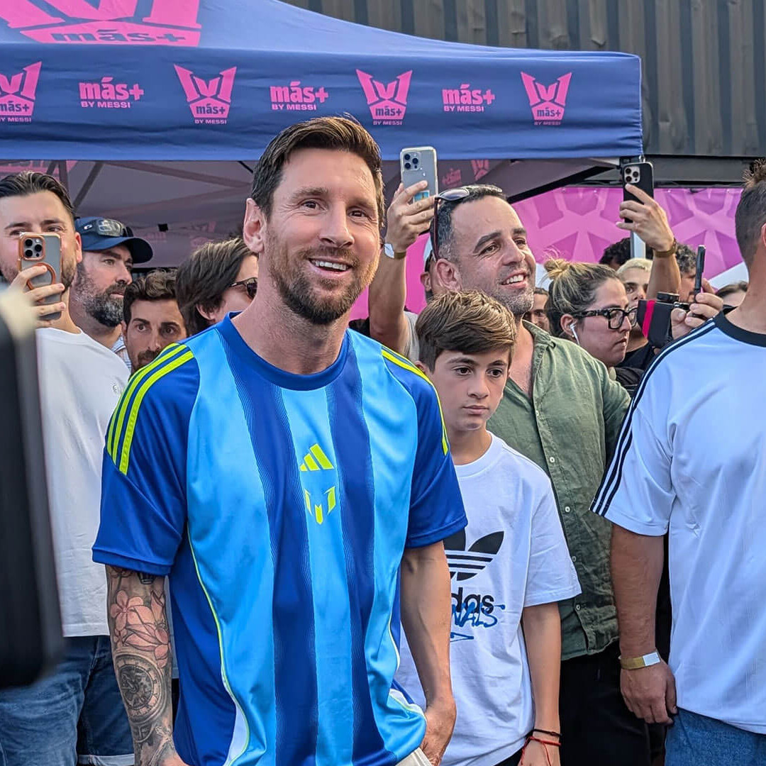 Lionel Messi with a crowd of people